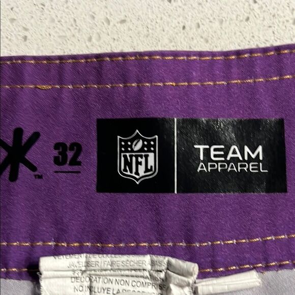 NFL Team Apparel Vibrant Purple Board Shorts 32 waist 22 in Length - Picture 2 of 7